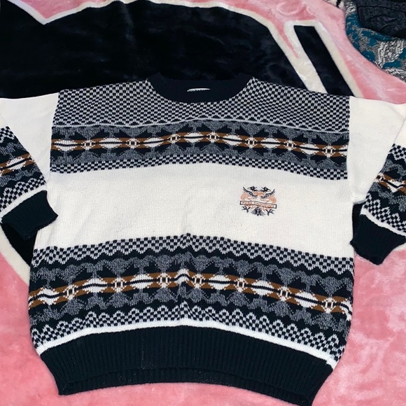 Vintage 90s Badge Crewneck Sweater - Picture 3 of 8